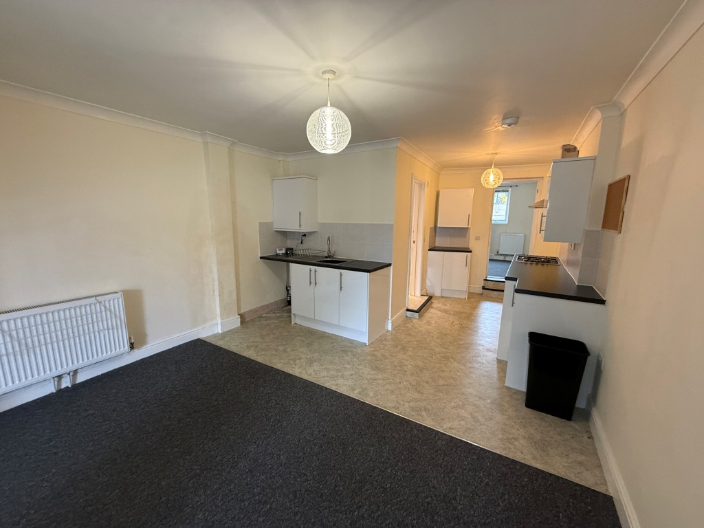 Lot: 121 - PAIR OF FLATS WITH PART VACANT POSSESSION - Living room and kitchen